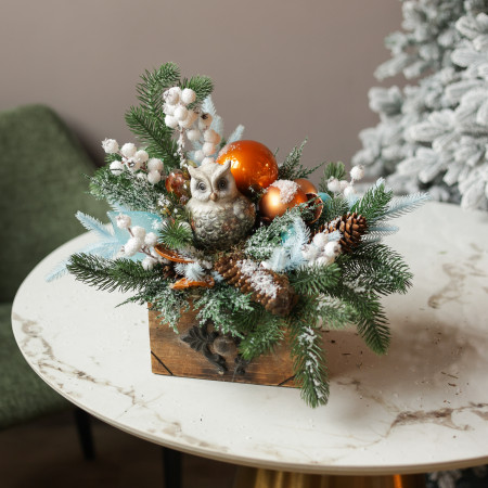 040. Новогодняя композиция с филином в деревянном ящичке
