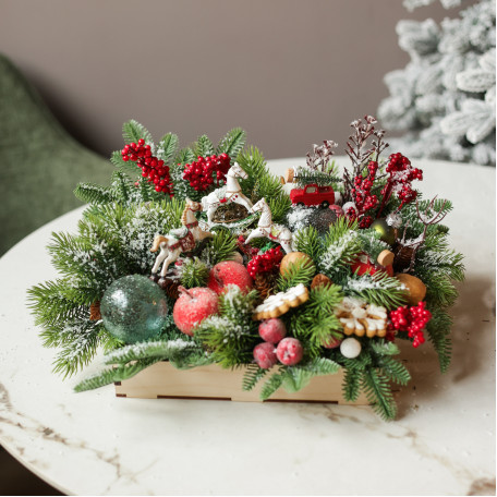 041. Новогодняя композиция с лошадками и красным декором