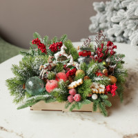 041. Новогодняя композиция с лошадками и красным декором