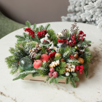 041. Новогодняя композиция с лошадками и красным декором