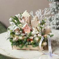 045. Новогодняя композиция с пряничными домиками и эльфами