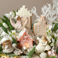 045. Новогодняя композиция с пряничными домиками и эльфами