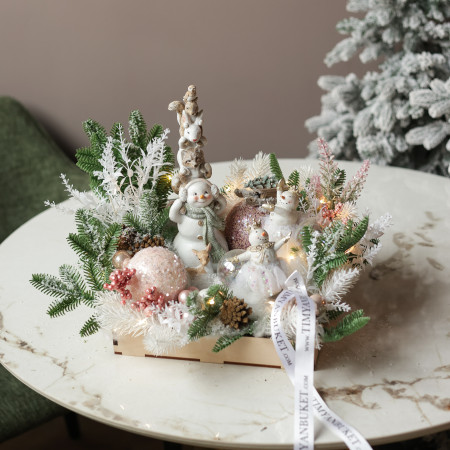 046. Новогодняя композиция со снеговиками и гирляндой "роса"