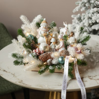 047. Новогодняя композиция со снеговиком, детками и шишками