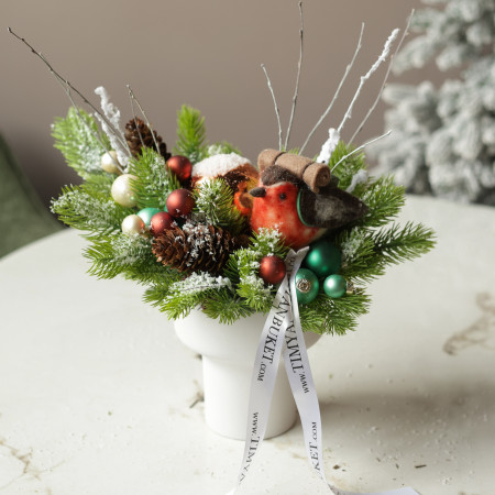 049. Новогодняя композиция в кашпо с пузатым снегирем