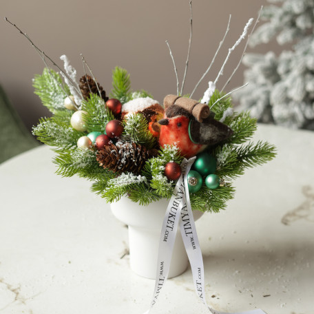 049. Новогодняя композиция в кашпо с пузатым снегирем