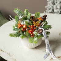 050. Новогодняя композиция в кашпо с оранжевым декором и оленем