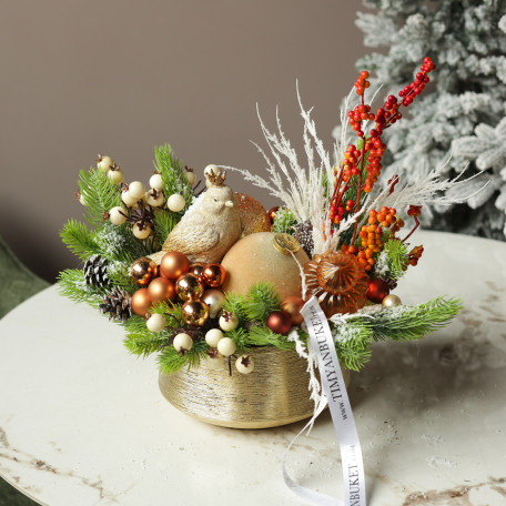 052. Новогодняя композиция в золотом кашпо с птичкой
