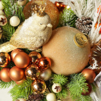 052. Новогодняя композиция в золотом кашпо с птичкой