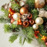 054. Новогодняя композиция в кашпо с оранжевым декором и оленем