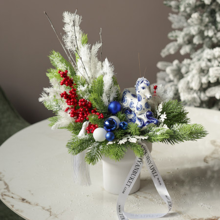 055. Новогодняя композиция в кашпо с лошадкой гжель