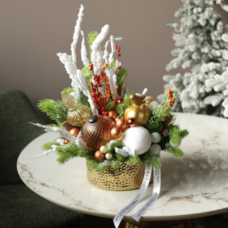 058. Новогодняя композиция в золотом кашпо с оранжево-белым декором