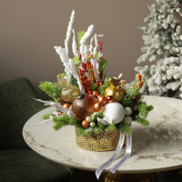 058. Новогодняя композиция в золотом кашпо с оранжево-белым декором
