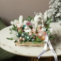 059. Новогодняя композиция нежная с домиком, эльфами и машинкой