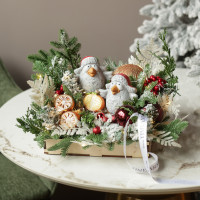 065. Новогодняя композиция с пучеглазыми птицами в шапках-ушанках