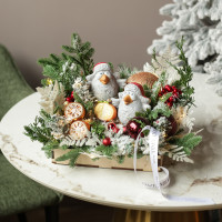 065. Новогодняя композиция с пучеглазыми птицами в шапках-ушанках