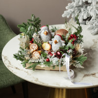 065. Новогодняя композиция с пучеглазыми птицами в шапках-ушанках