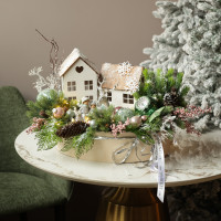 068. Новогодняя композиция в деревянном кашпо с домиками, оленем и детками