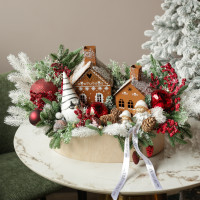 071. Новогодняя композиция с пряничными домиками, гномом и эльфами