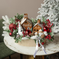 071. Новогодняя композиция с пряничными домиками, гномом и эльфами