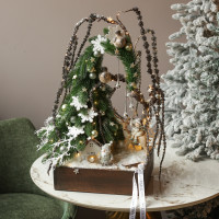 073. Таинственная новогодняя композиция Резиденция Деда Мороза с домиком, оленем и птицей с огоньками