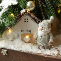 073. Таинственная новогодняя композиция Резиденция Деда Мороза с домиком, оленем и птицей с огоньками