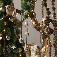 073. Таинственная новогодняя композиция Резиденция Деда Мороза с домиком, оленем и птицей с огоньками