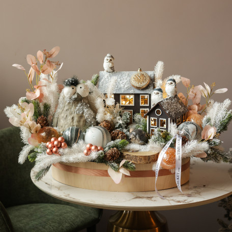 075. Новогодняя композиция с домиками, лесными жителями и пучеглазой смешной птицей