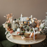 075. Новогодняя композиция с домиками, лесными жителями и пучеглазой смешной птицей
