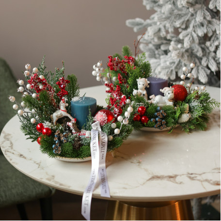 080. Новогодняя композиция со свечой и белыми лошадками/коровками (на выбор)