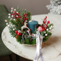080. Новогодняя композиция со свечой и белыми лошадками/коровками (на выбор)