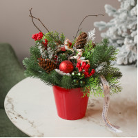 083. Новогодняя композиция в красном кашпо с лошадками