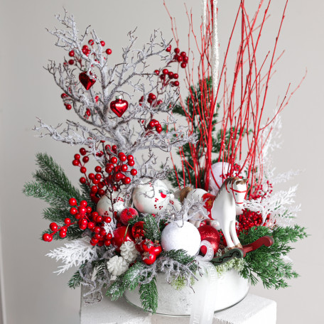 096. Композиция с красно-белым декором с лошадкой и деревом