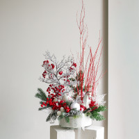 096. Композиция с красно-белым декором с лошадкой и деревом