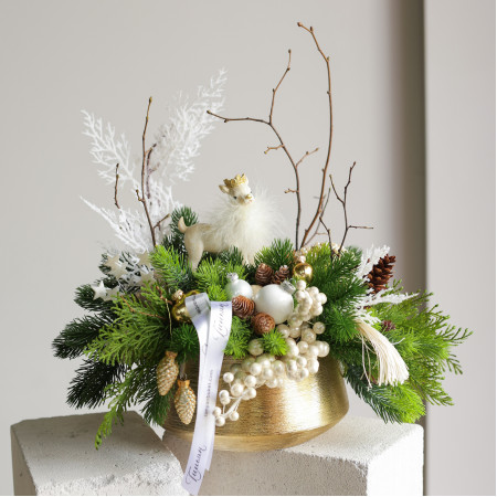 098. Новогодняя композиция в золотом кашпо с олененком