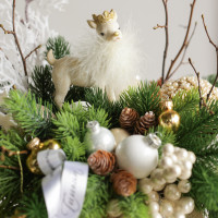 098. Новогодняя композиция в золотом кашпо с олененком
