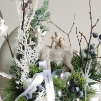 102. Композиция в кашпо-луна с оленем и белым декором