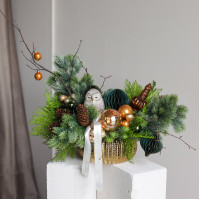 112. Композиция с оранжево-изумрудным декором и фигуркой филина