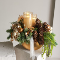 117. Композиция с эл.свечами, золотыми шариками, шишками и желудем