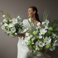 Интерьерная композиция  из весенних искусственных премиум-цветов, S