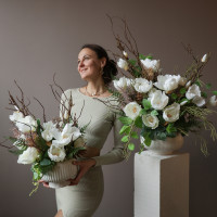 Интерьерная композиция из весенних искусственных премиум-цветов в кашпо, S