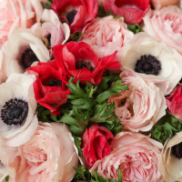 Букет с анемонами и пионовидными розами, большой