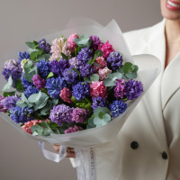 Букет ароматных гиацинтов с эвкалиптом (цвета микс, в асс)