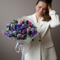 Букет ароматных гиацинтов с эвкалиптом (цвета микс, в асс)