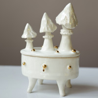 Авторская шкатулка на ножках с тремя грибами (фарфор)