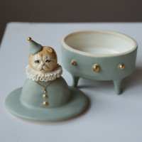 Авторская шкатулка с королевским котом (фарфор)