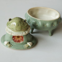 Авторская шкатулка с жабой в жабо (фарфор)