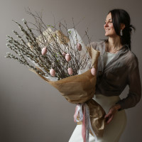 Букет вербы с пасхальным декором