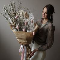 Букет вербы с пасхальным декором