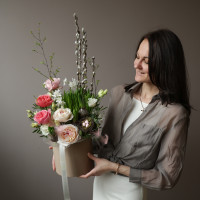 Пасхальная композиция в коробке с пионовидными розами